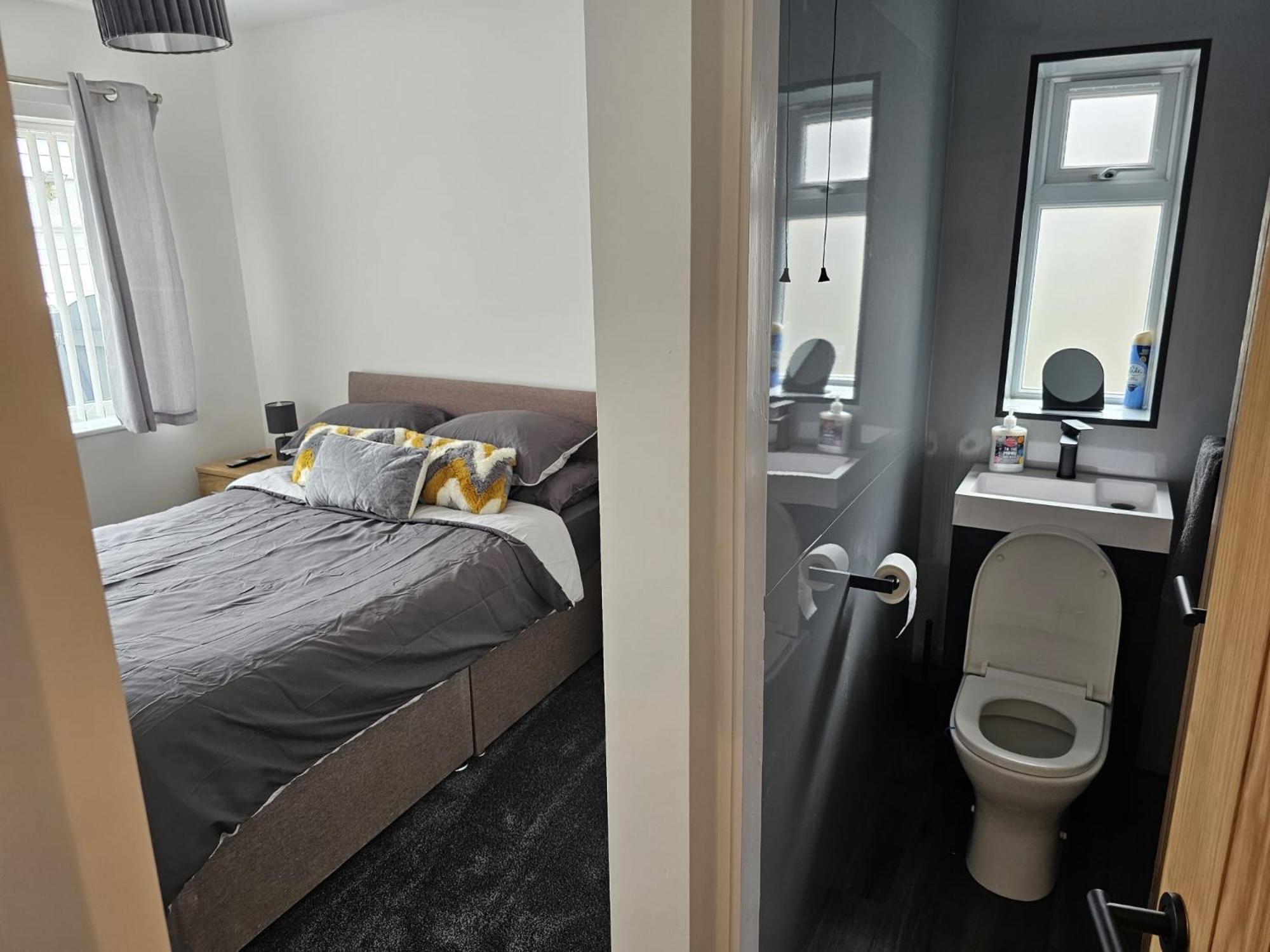 Hébergement de vacances Modern Spacious Walking Distance To Castle & Town *