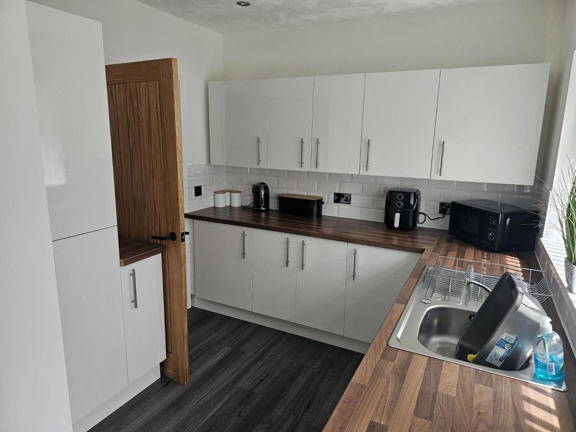 Modern Spacious Walking Distance To Castle & Town *
