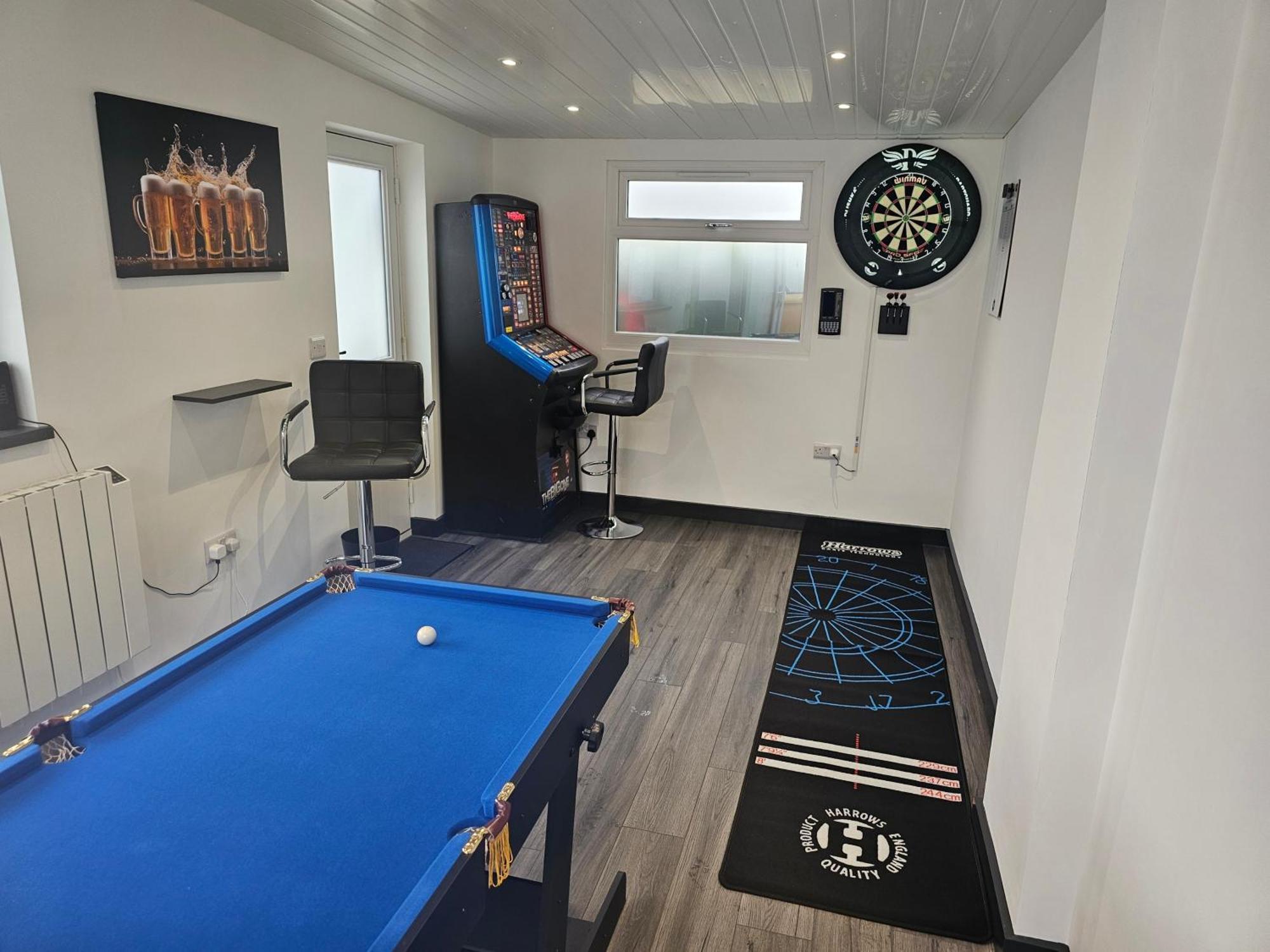 Modern Spacious Walking Distance To Castle & Town Hébergement de vacances